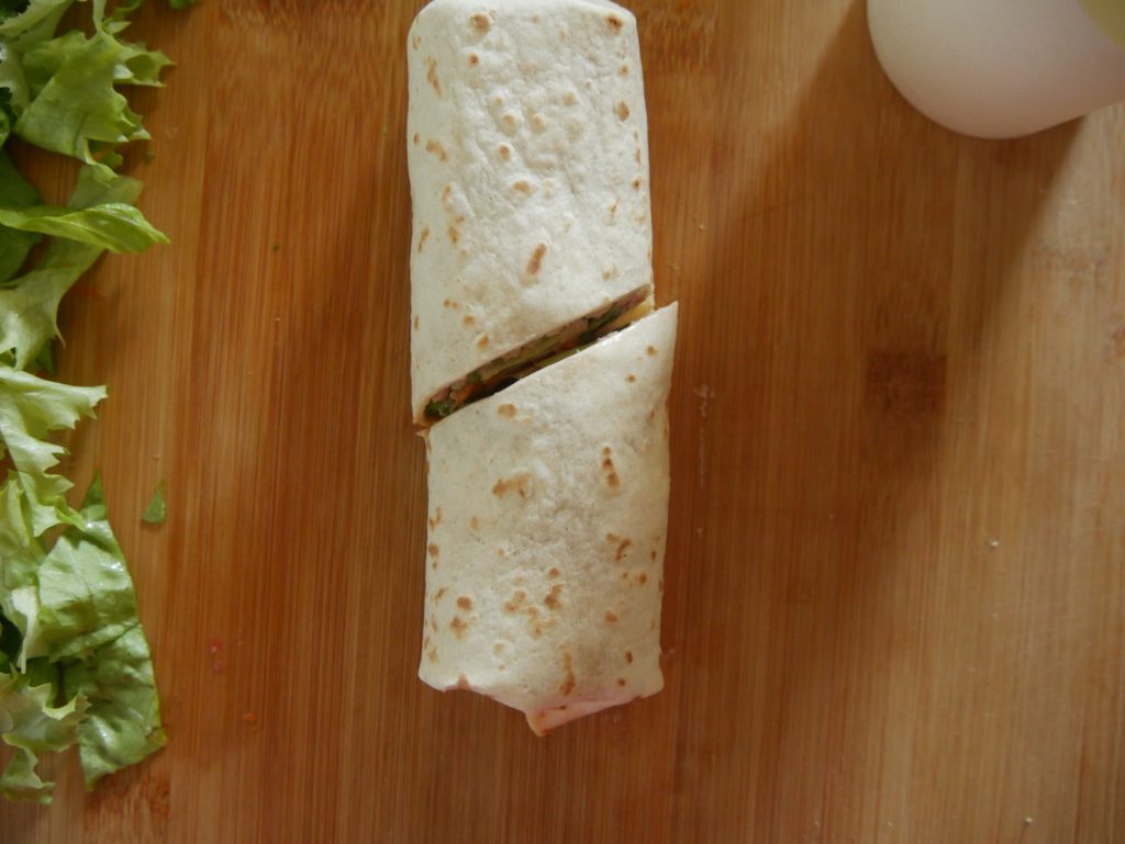 Wrap thon œuf crudités mayonnaise étape 5