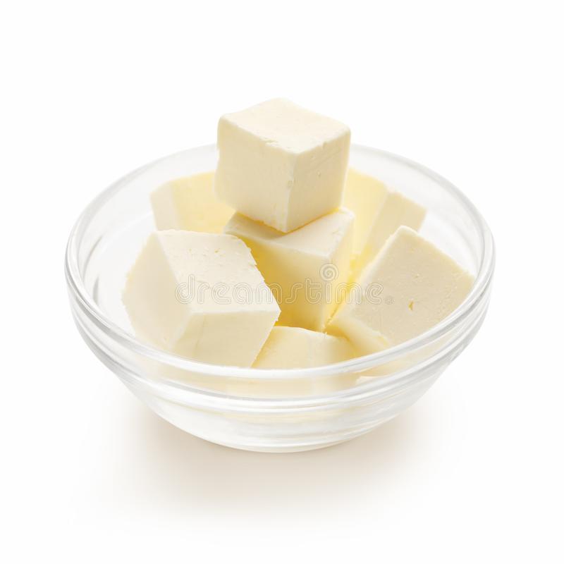 cubes de beurre dans la cuvette sur le fond blanc 142985896 1