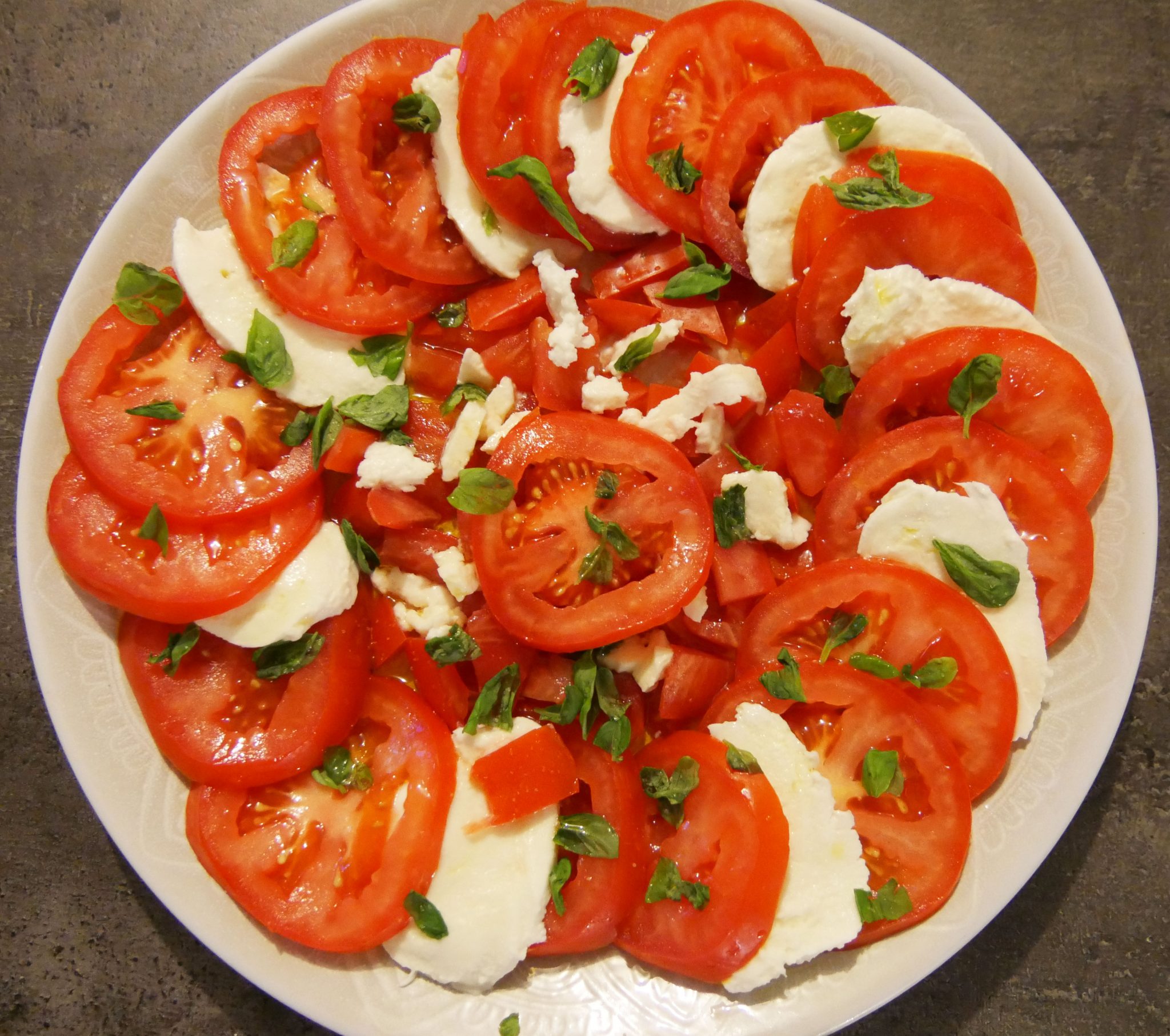 Recette | Salade tomate mozzarella : La meilleure recette - 4 Epices